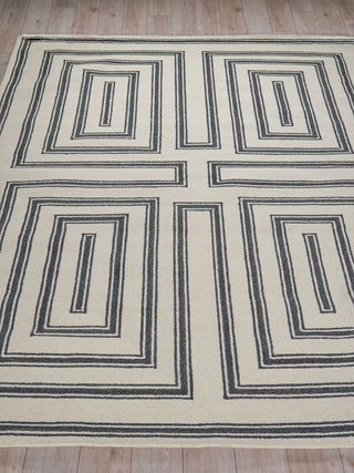 Exquisite Rugs Studio 7531 Ivory/Black Area Rug Closeup Image