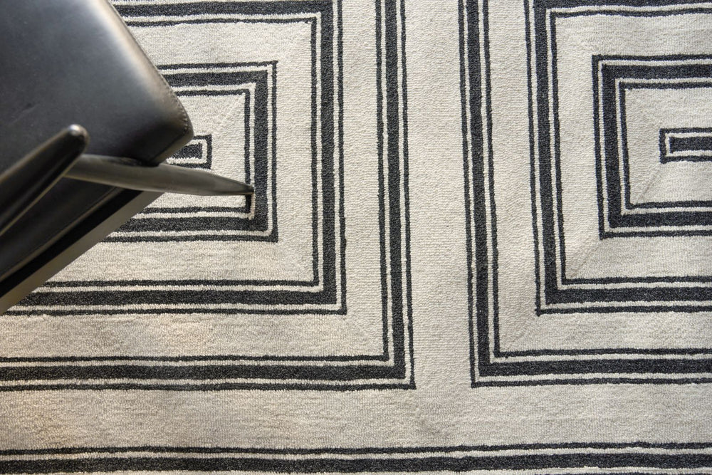 Exquisite Rugs Studio 7531 Ivory/Black Area Rug Lifestyle Image Feature