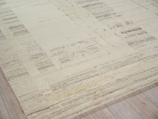 Exquisite Rugs Oslo 7537 Silver/Ivory Area Rug Corner Image