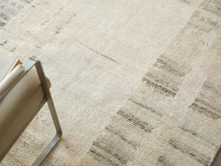 Exquisite Rugs Oslo 7537 Silver/Ivory Area Rug Lifestyle Image Feature