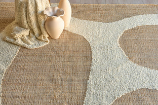 Exquisite Rugs Pompano 7579 Ivory/Beige Area Rug Detail Image