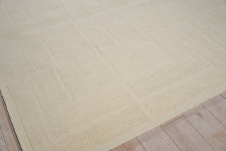 Exquisite Rugs Maddox 7613 Ivory Area Rug Corner Image