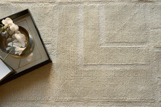 Exquisite Rugs Maddox 7613 Ivory Area Rug Lifestyle Image Feature