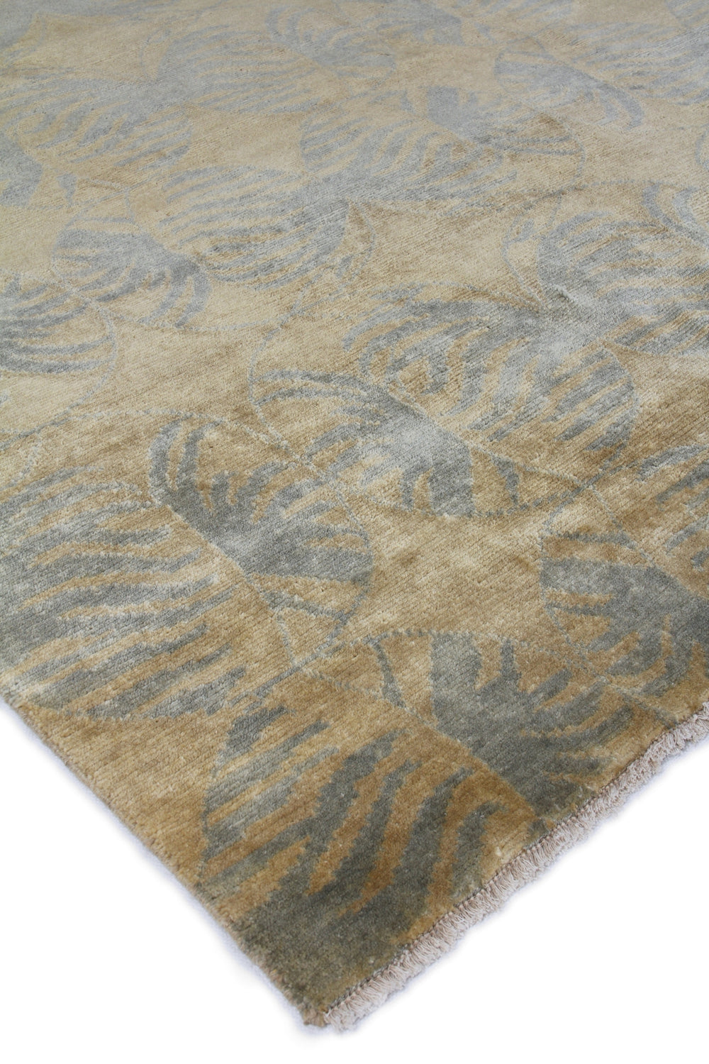 Exquisite Rugs Contemporary 8181 Beige/Light Blue Area Rug Lifestyle Image Feature