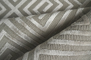 Exquisite Rugs Greek Key 9419 Silver Area Rug by The Met Pile Image