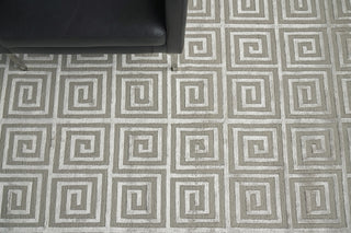 Exquisite Rugs Greek Key 9419 Silver Area Rug by The Met Detail Image