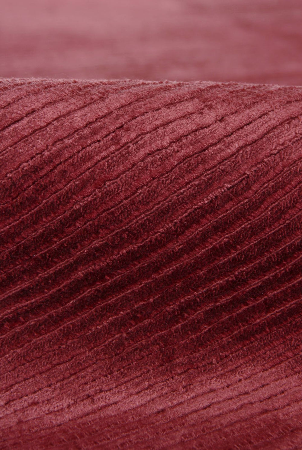 Exquisite Rugs Dove 9488 Red Area Rug Lifestyle Image Feature