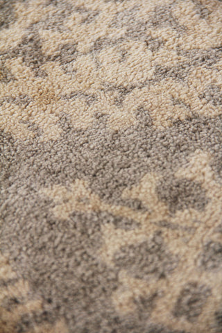 Exquisite Rugs Fine Wool 9495 Silver/Gray Area Rug Closeup Image