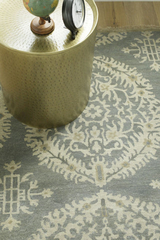 Exquisite Rugs Fine Wool 9495 Silver/Gray Area Rug Lifestyle Image Feature
