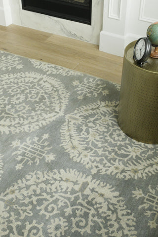 Exquisite Rugs Fine Wool 9495 Silver/Gray Area Rug 