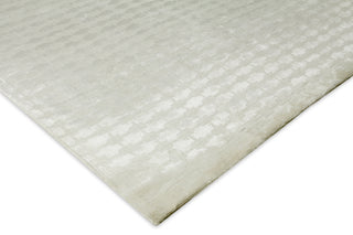 Exquisite Rugs Super Tibetan 9526 White Area Rug Corner Image