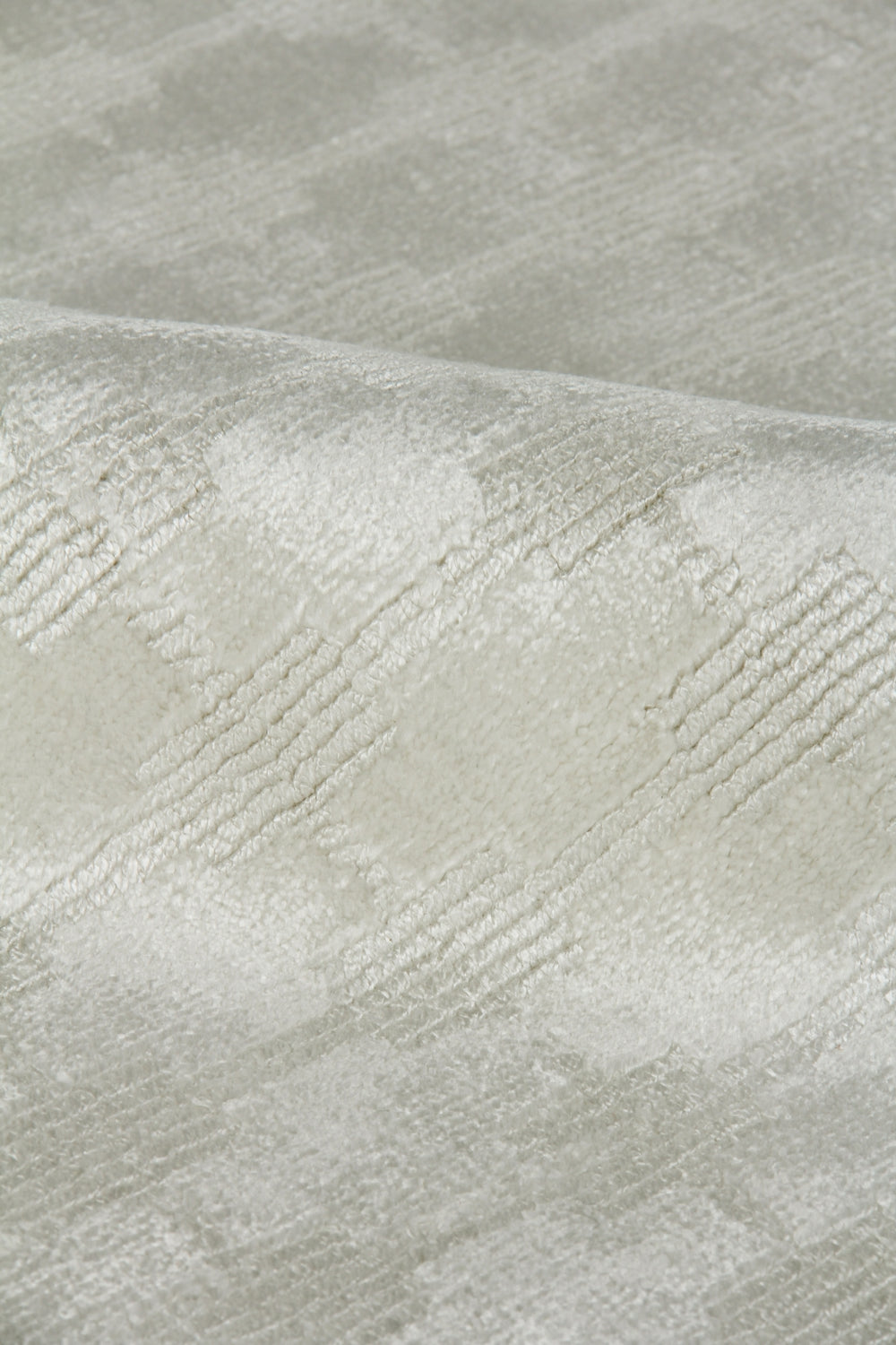 Exquisite Rugs Super Tibetan 9526 White Area Rug Lifestyle Image Feature