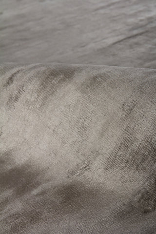 Exquisite Rugs Dove Plain 9660 Dark Gray Area Rug Lifestyle Image Feature