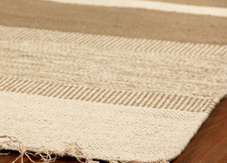 Exquisite Rugs Druggets 9671 Beige/Brown Area Rug Corner Image