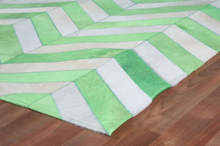 Exquisite Rugs Natural Hide 9759 White/Green Area Rug Corner Image