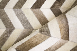 Exquisite Rugs Natural Hide 9762 White/Gray Area Rug Closeup Image