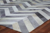 Exquisite Rugs Natural Hide 9772 Gray/Ivory Area Rug Corner Image