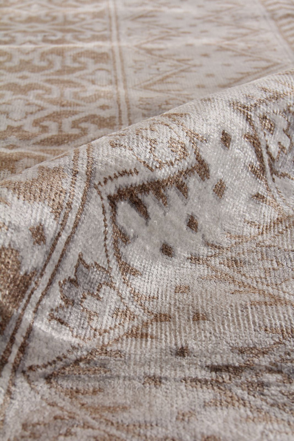 Exquisite Rugs Antique Weave Bamboo 9800 Beige Area Rug Lifestyle Image Feature