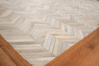 Exquisite Rugs Natural Hide 9904 Silver Area Rug Corner Image