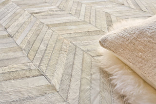 Exquisite Rugs Natural Hide 9904 Silver Area Rug Lifestyle Image Feature