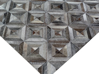 Exquisite Rugs Natural Hide 9933 Silver Area Rug Corner Image