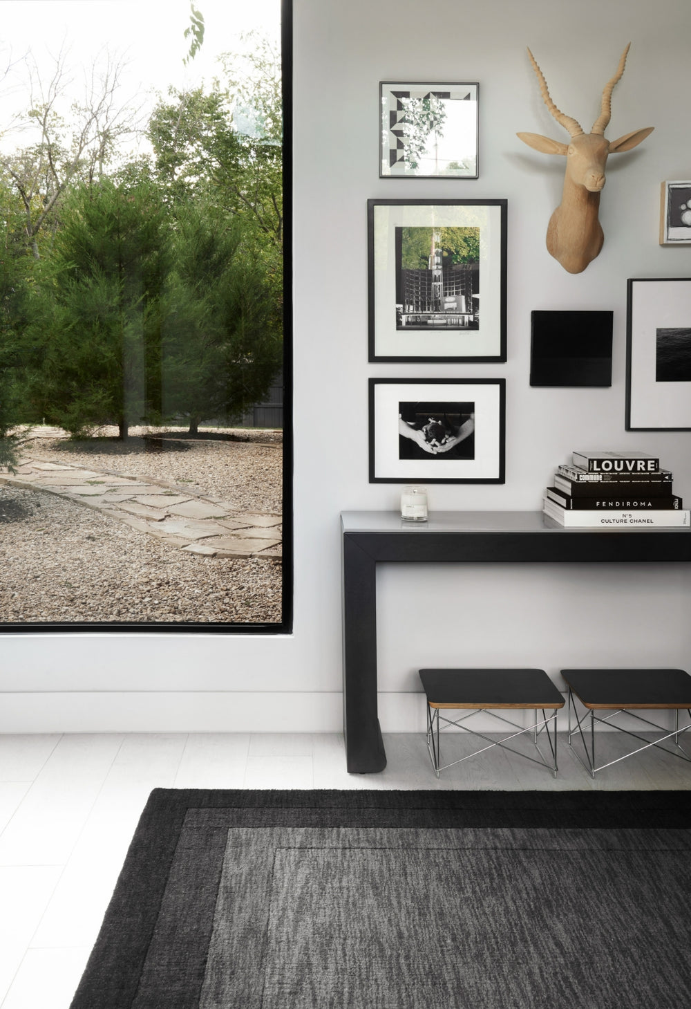 Loloi Hamilton HM-01 Grey/Charcoal Area Rug Lifestyle Image Feature