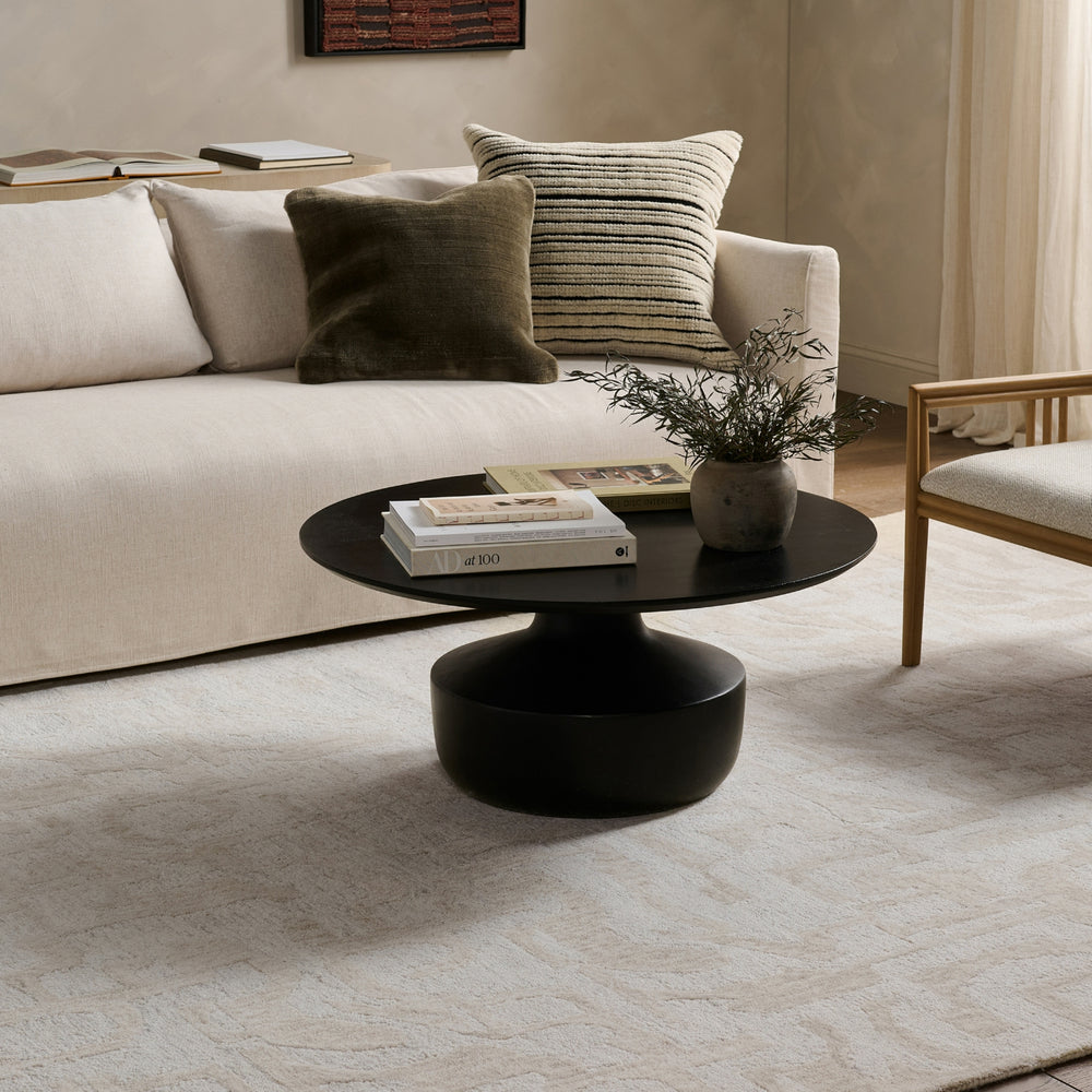 Jaipur Living Kafes Amine KAF03 Ivory / White Area Rug Room Scene Feature