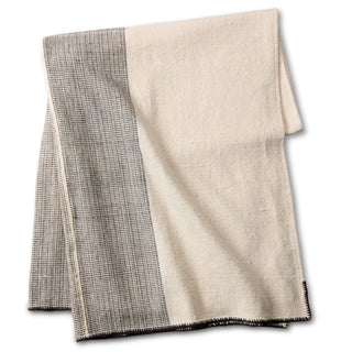 Jaipur Living Margosa Embata MGT02 Gray Throw by Neem Backing Image