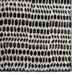 Jaipur Living Reverb Kinetic REP01 Black/Ivory Area Rug by Pollack Detail Image