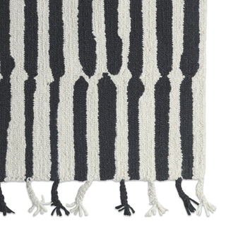 Jaipur Living Vera Saville VNK08 Black/Ivory Area Rug by Nikki Chu Detail Image