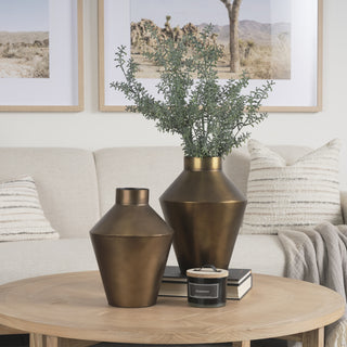 Mercana Perrin 70667 Gold Lifestyle Image