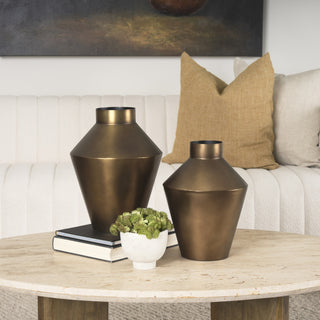 Mercana Perrin 70666 Gold Lifestyle Image