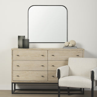 Mercana Timon 70900 Black Lifestyle Image feature