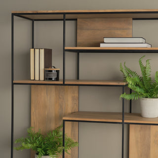Mercana Morris 69718 Brown Furniture Lifestyle Image Feature