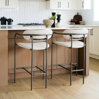 Mercana Parker 68561 Black Furniture Lifestyle Image Feature