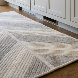 Colonial Mills Luxury Milo Runner Moonwalk Grey Area Rug