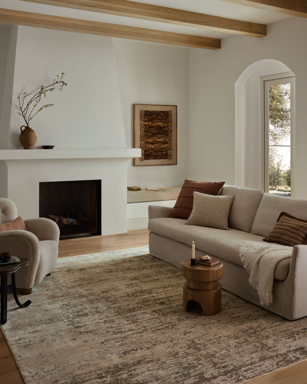 Loloi II Nellie NEL-05 Dove / Natural Area Rug Lifestyle Image Feature