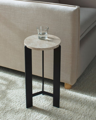 Surya Nisse NISS-001 Beige / Black Furniture Style Shot