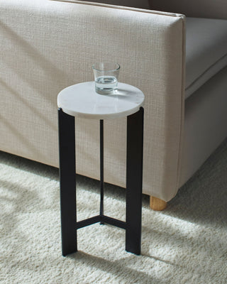 Surya Nisse NISS-003 White / Black Furniture Style Shot