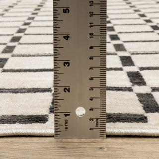 Oriental Weavers Hunter HNT08 aBeige/ Black Area Rug Pile Image