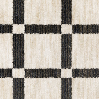 Oriental Weavers Hunter HNT08 aBeige/ Black Area Rug Close-up Image