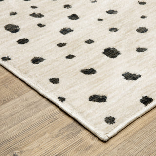 Oriental Weavers Hunter HNT09 Beige / Black Area Rug Corner Image
