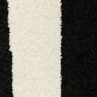 Oriental Weavers Quinn QUI08 Black / Ivory Area Rug Close-up Image