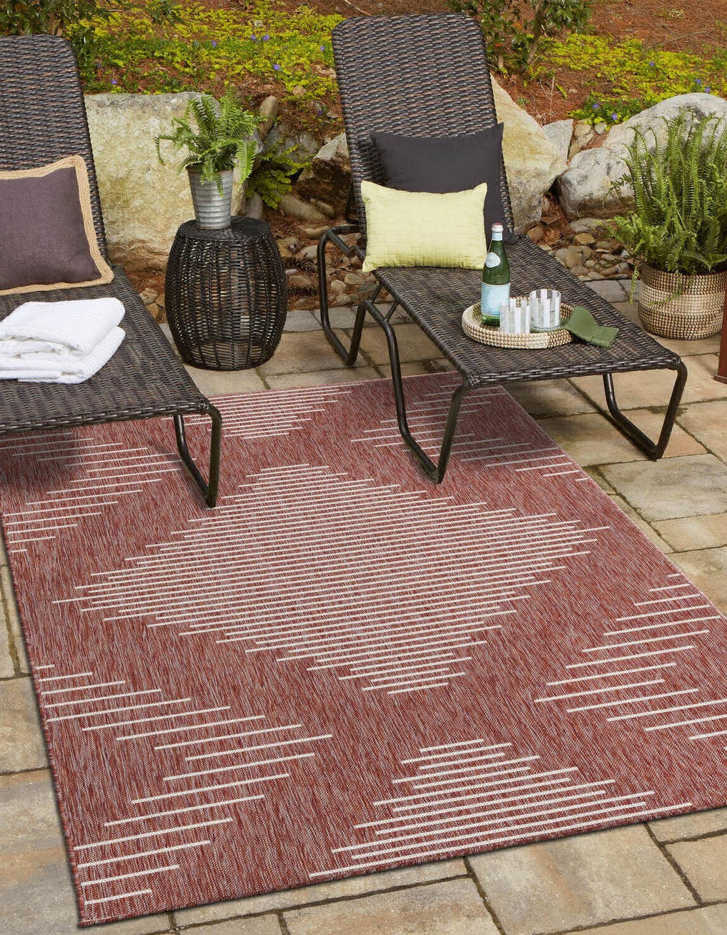 Unique Loom Outdoor Modern T-KZOD26 Rust Red Area Rug 10' 8'' X 10' 8'' Round Lifestyle Image Feature