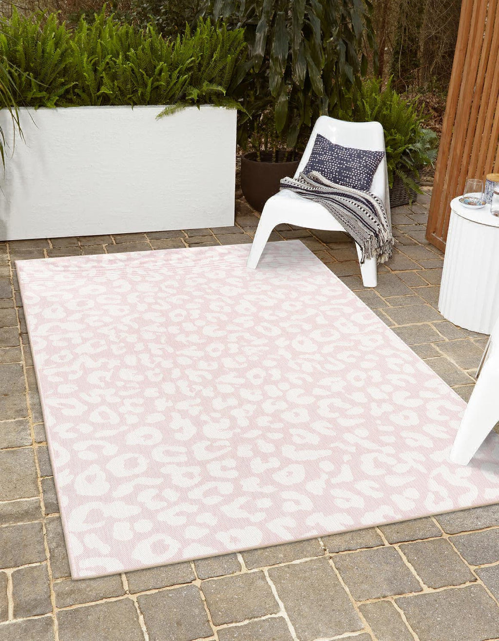 Unique Loom Outdoor Safari T-KZOD6 Pink Ivory Area Rug 13' X 13' Square Lifestyle Image Feature