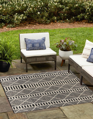 Unique Loom Outdoor Trellis OWE-EDEN-553 Black Area Rug