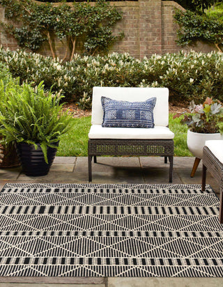 Unique Loom Outdoor Trellis OWE-EDEN-553 Black Area Rug