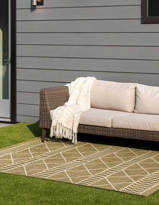 Unique Loom Outdoor Trellis OWE-EDEN-553 Green Area Rug