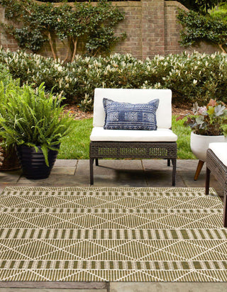 Unique Loom Outdoor Trellis OWE-EDEN-553 Green Area Rug