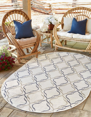 Unique Loom Outdoor Trellis OWE-OTRS2 Ivory Area Rug 4' X 4' Round Lifestyle Image Feature